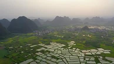 4k航拍桂林玻璃梯田景区视频的预览图